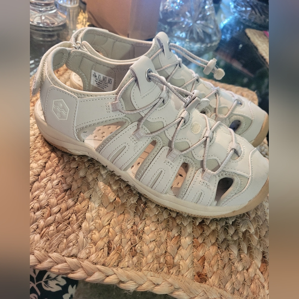 Khombu Woman's  Sandals Size 8.5 Like New - Picture 7 of 10